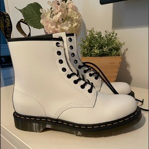Dr Martens Smooth White 1460 boots.Size 10 NIB Doc